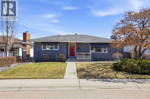 948 Canaveral Crescent SW Calgary AB T2W1N5