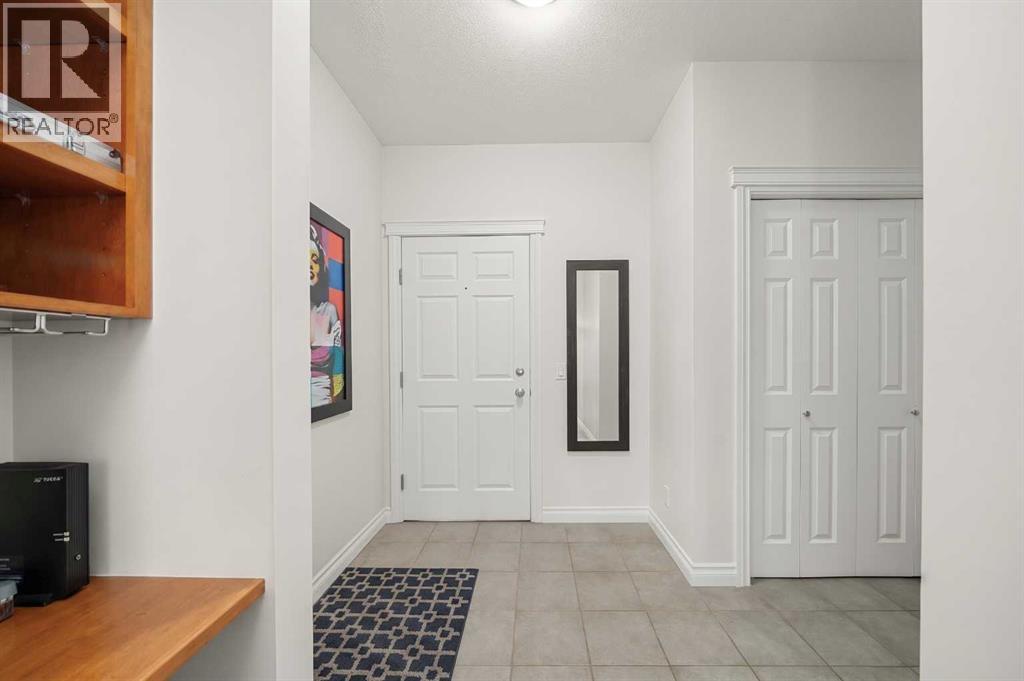 4203, 24 Hemlock Crescent SW
