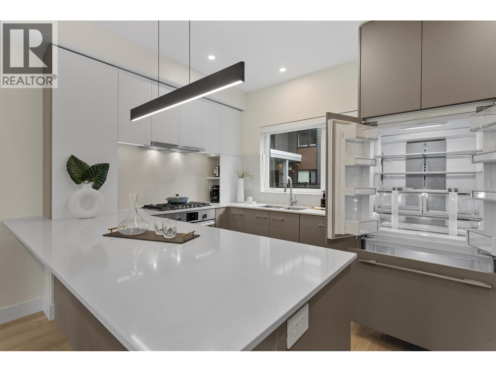 311 342 MOUNTAIN HIGHWAY