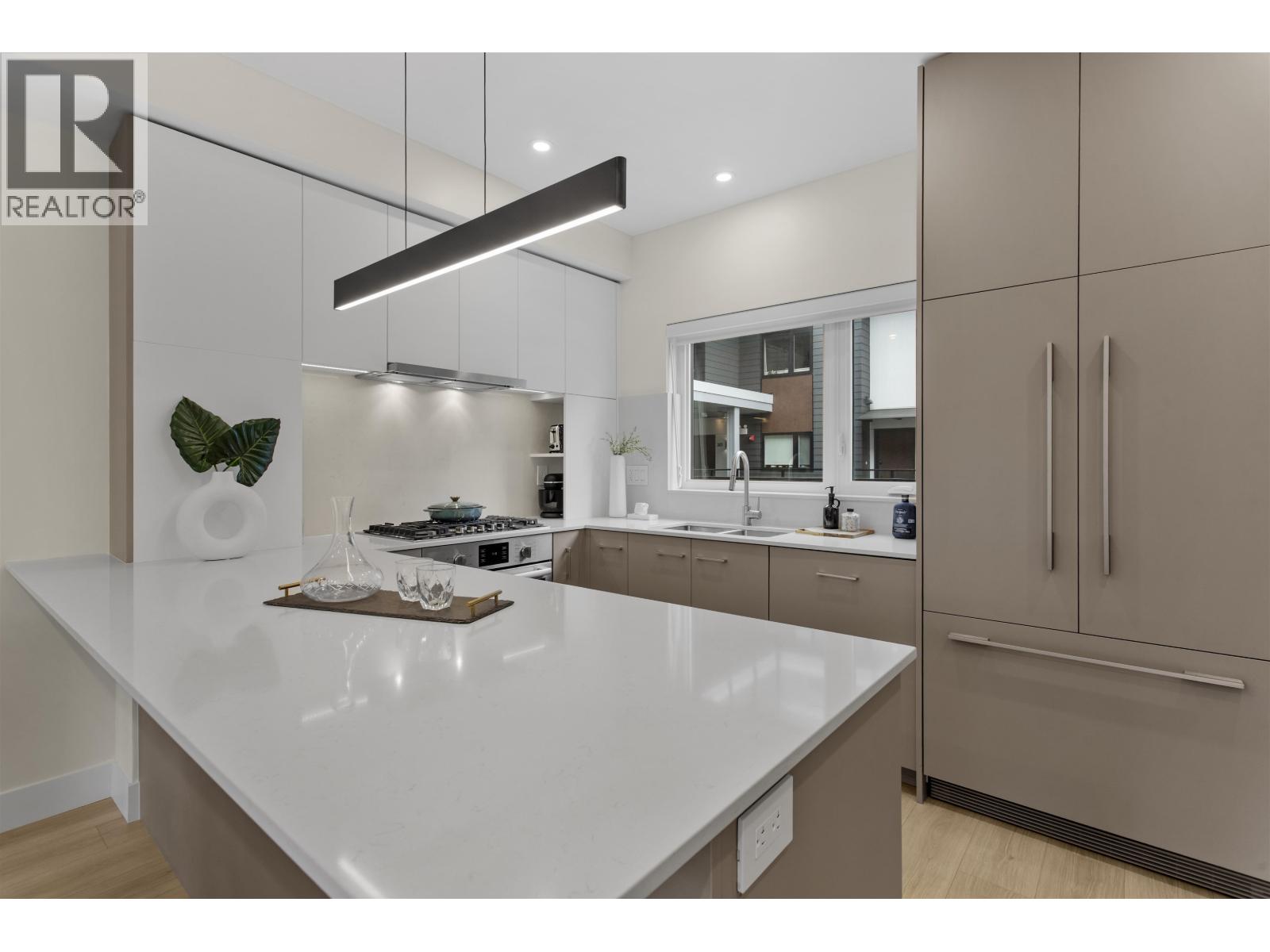 311 342 MOUNTAIN HIGHWAY