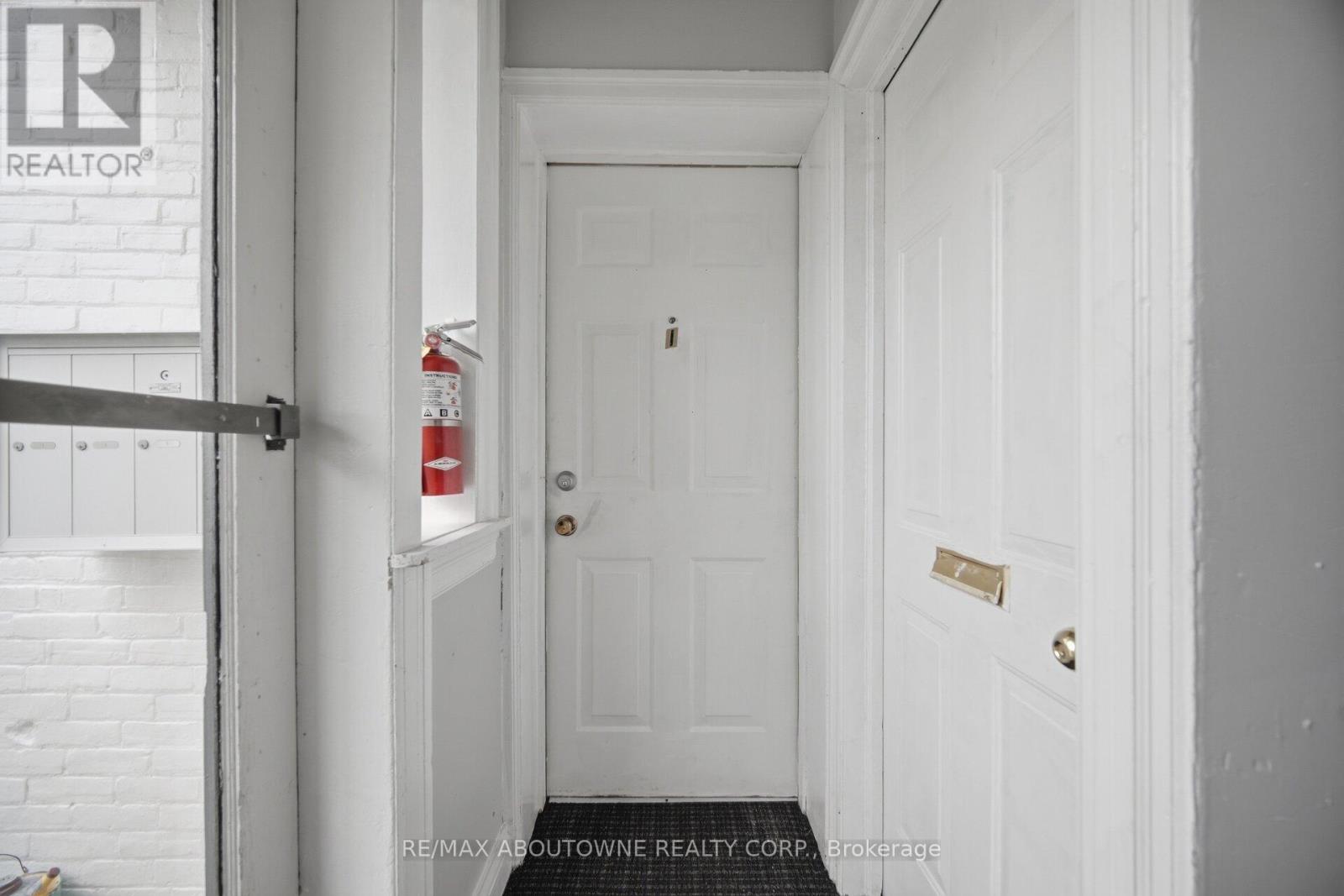 1 - 486 HOLTBY AVENUE