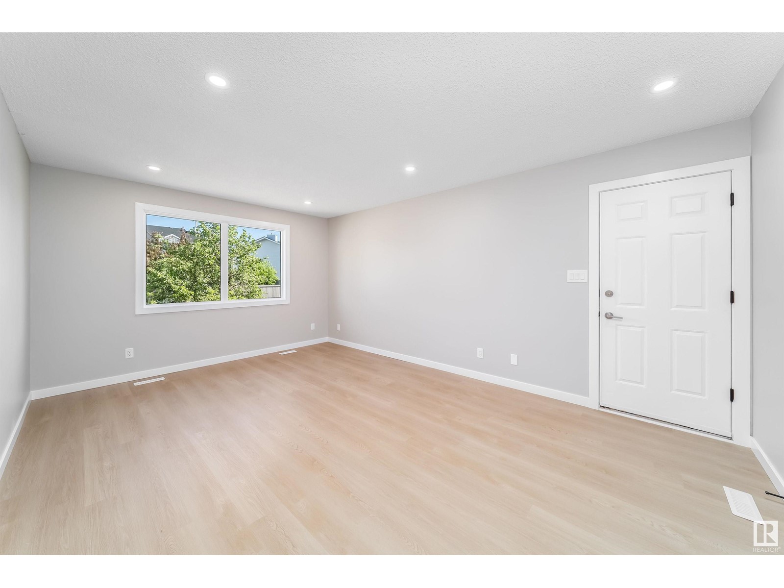 473 KIRKNESS RD NW