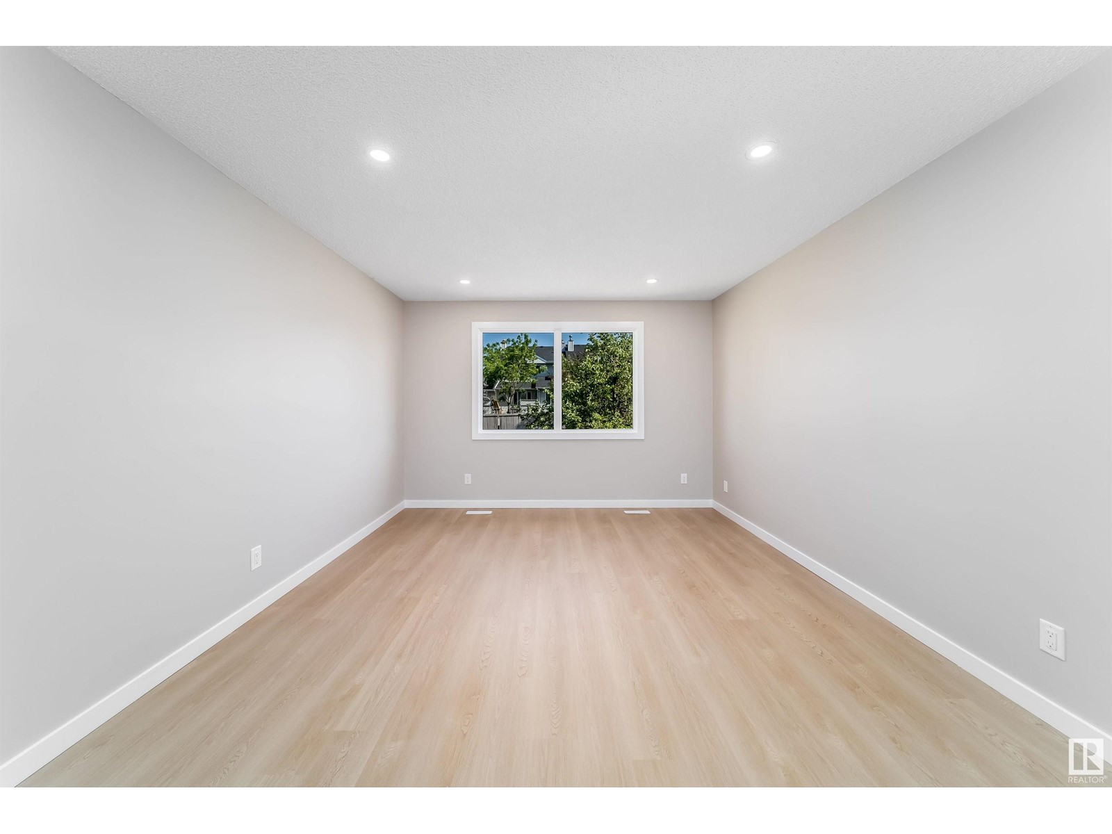 473 KIRKNESS RD NW