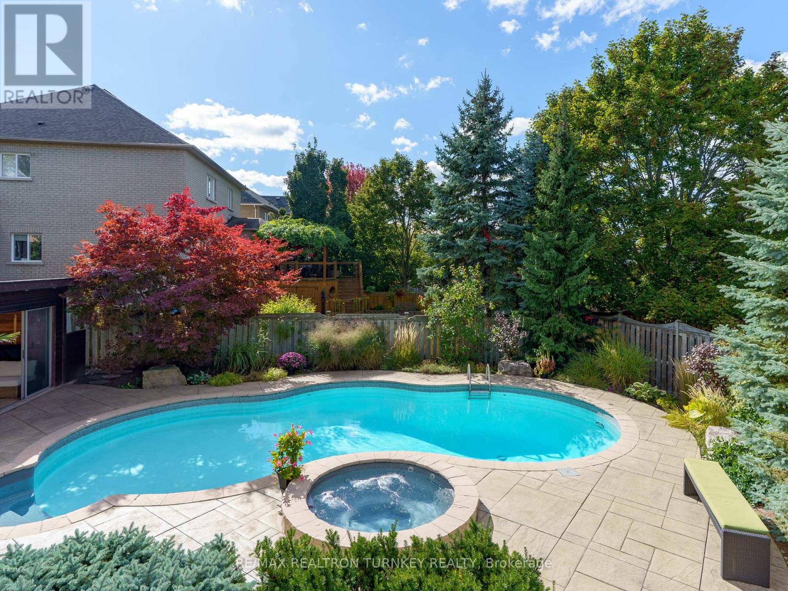 668 FOXCROFT BOULEVARD