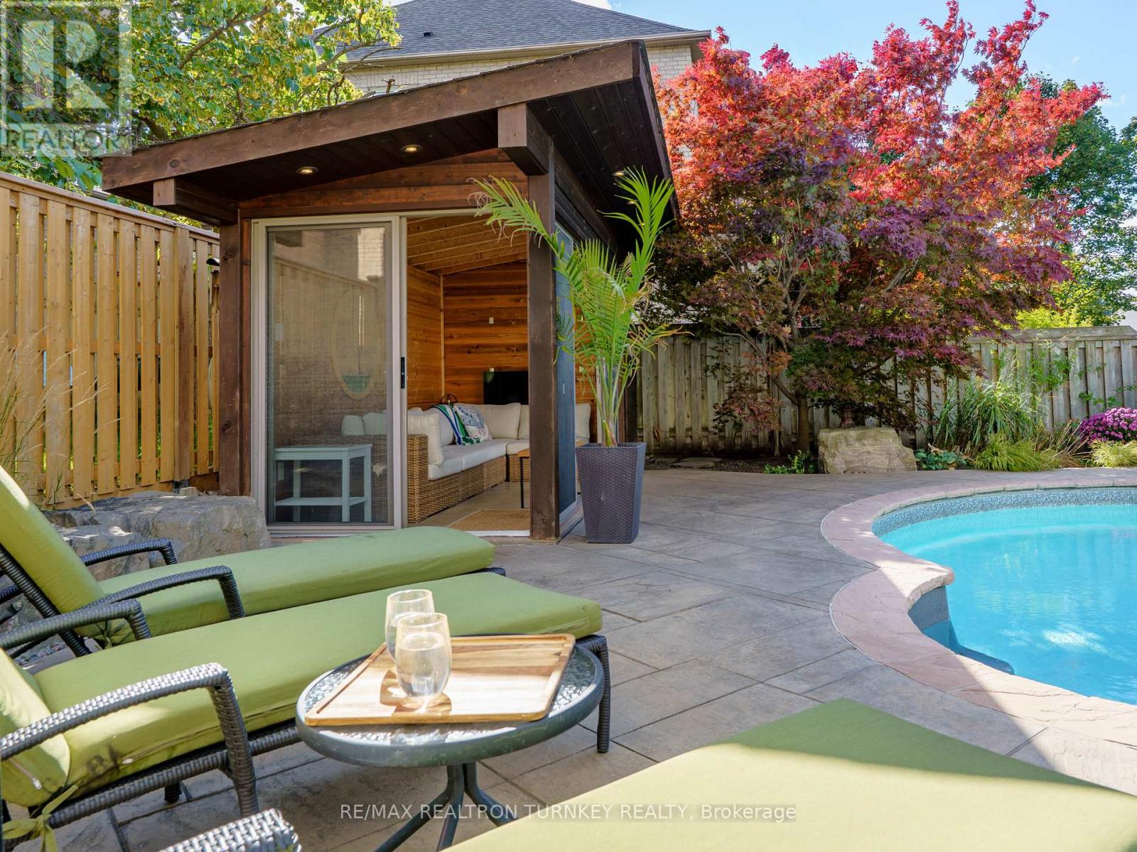 668 FOXCROFT BOULEVARD