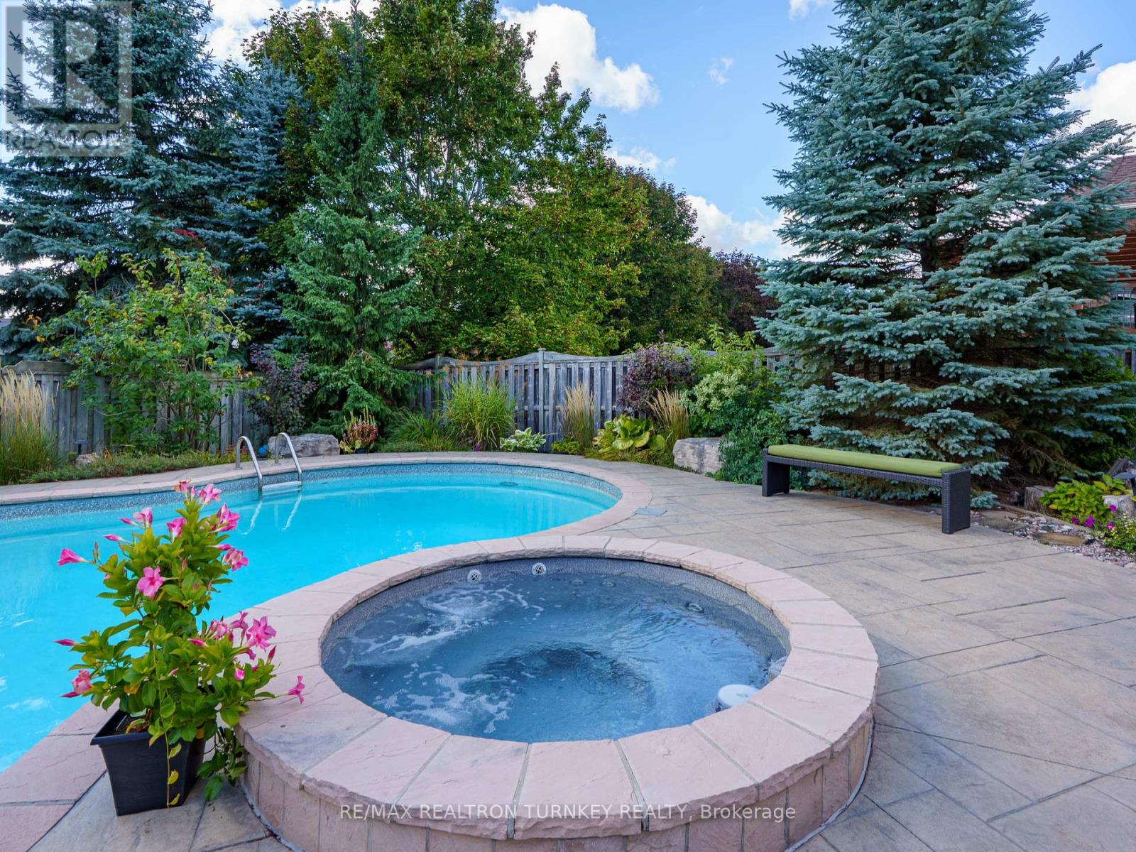 668 FOXCROFT BOULEVARD