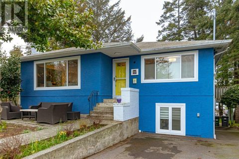906 McAdoo Pl Saanich BC V8X1V8