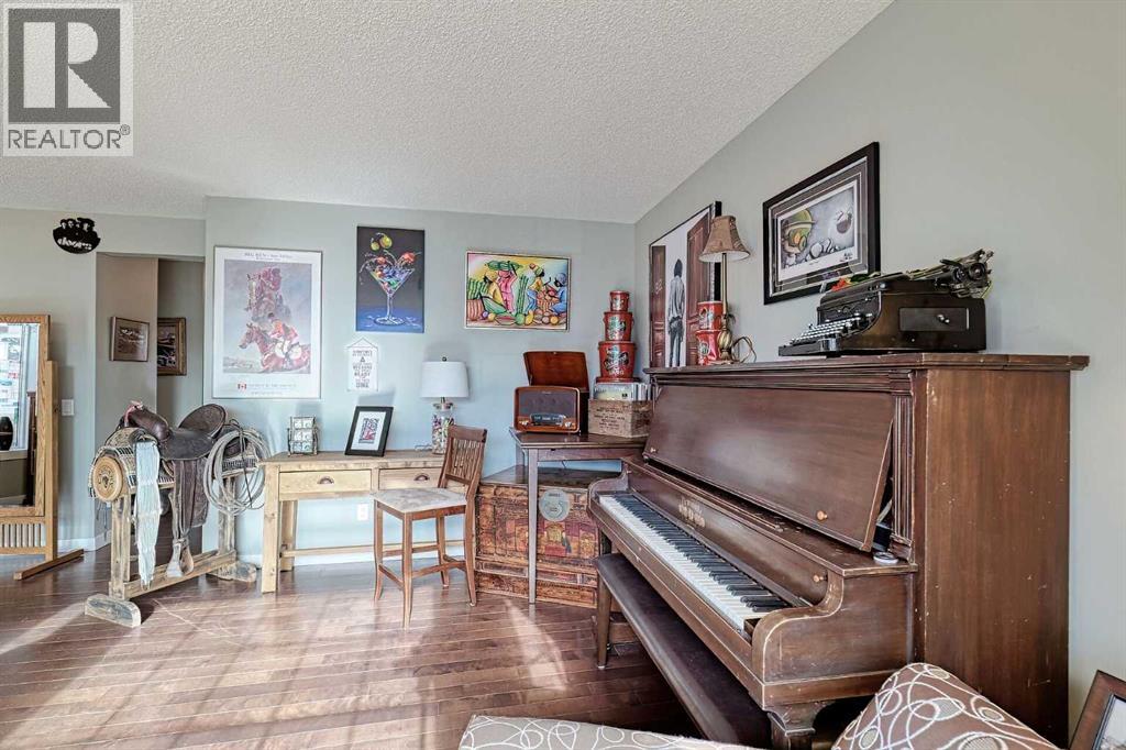 210 Mt Lorette Close SE