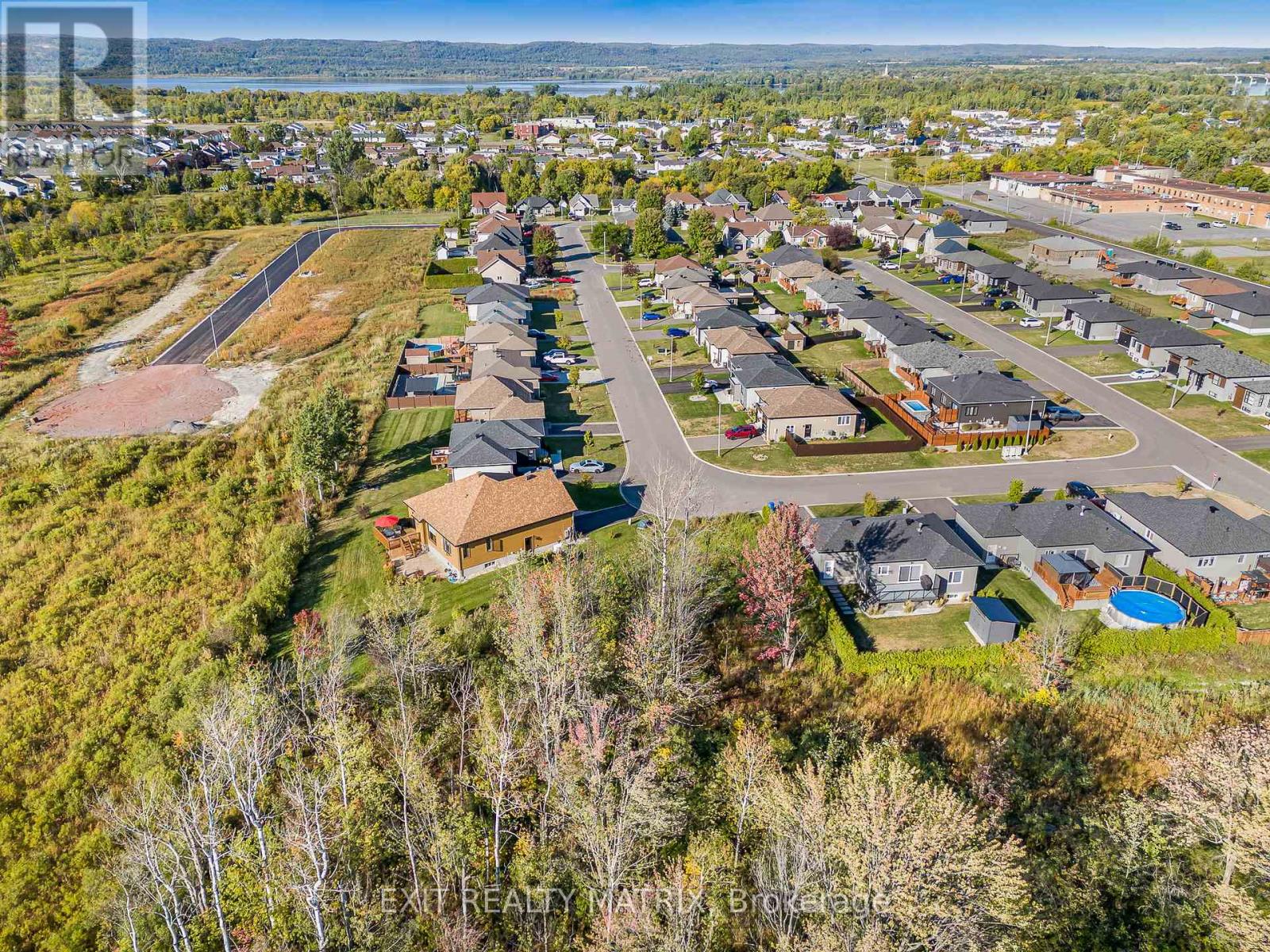 740 ROXANE CRESCENT - Photo 3
