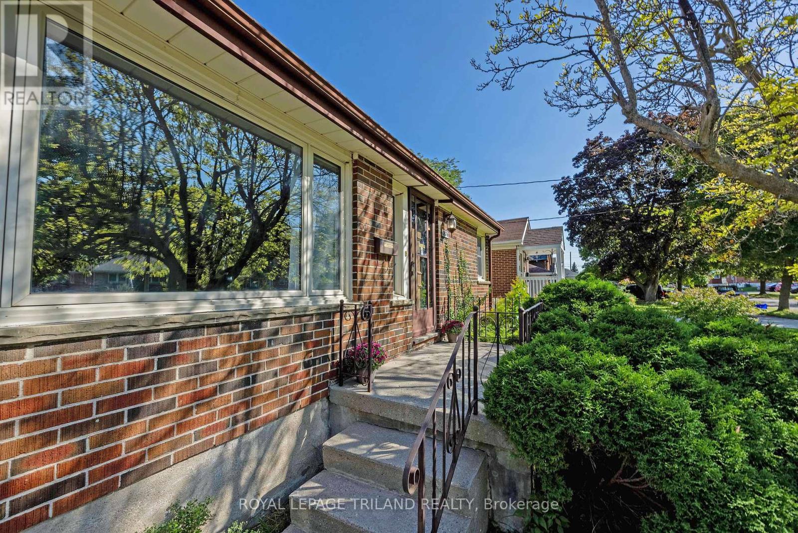 1874 CHURCHILL AVENUE