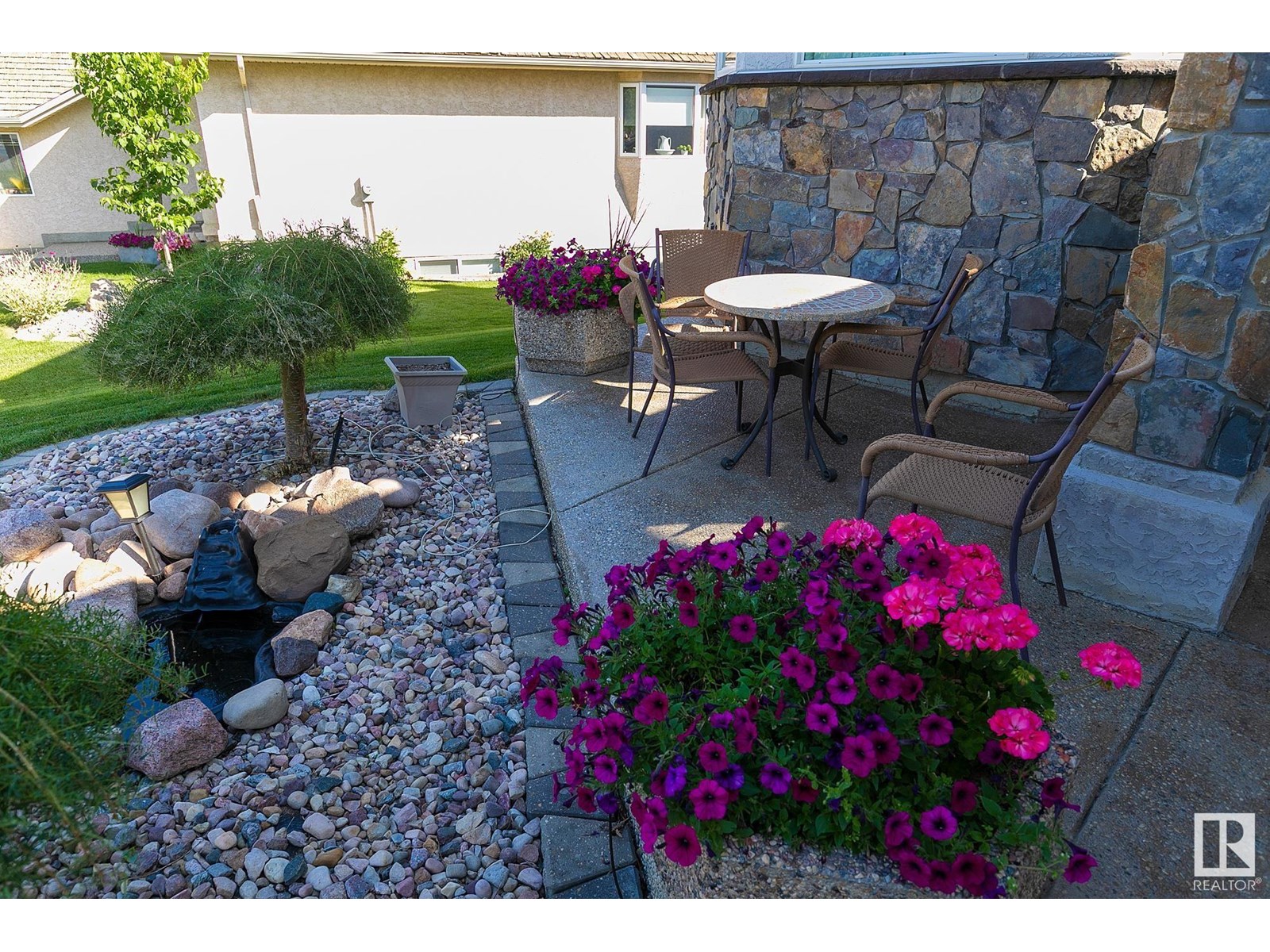 7 KINGSBURY CR