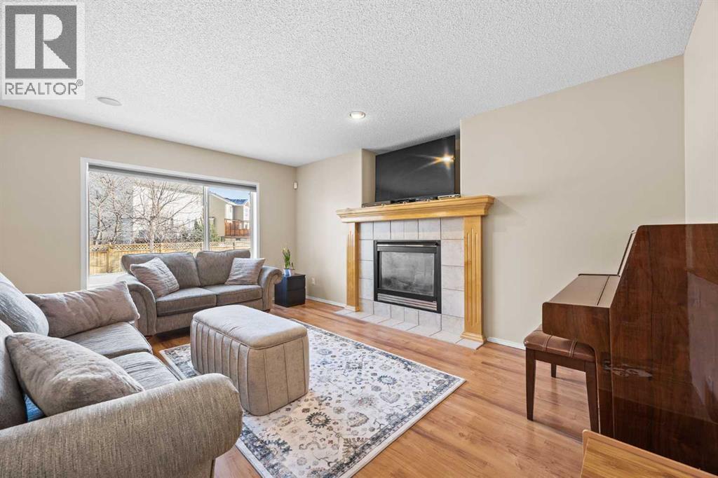 83 Cougarstone Way SW