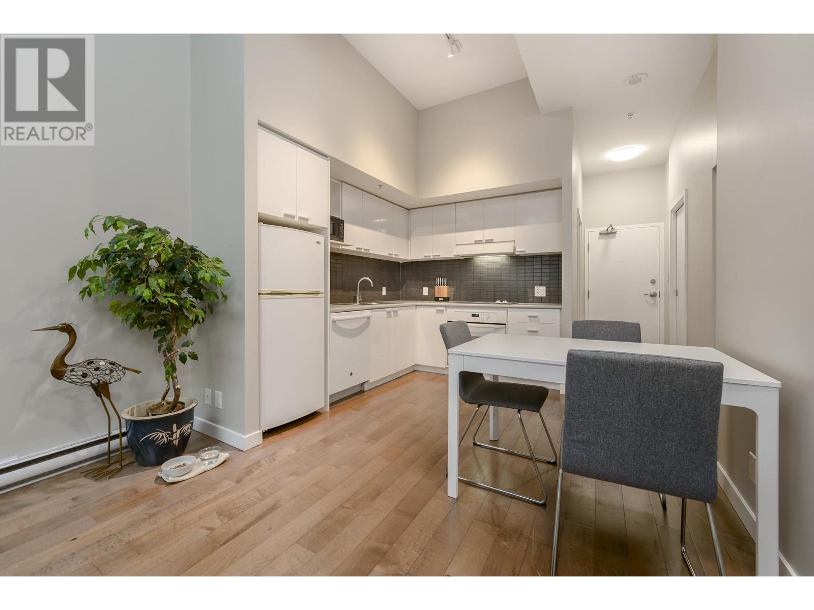 128 DUNSMUIR STREET