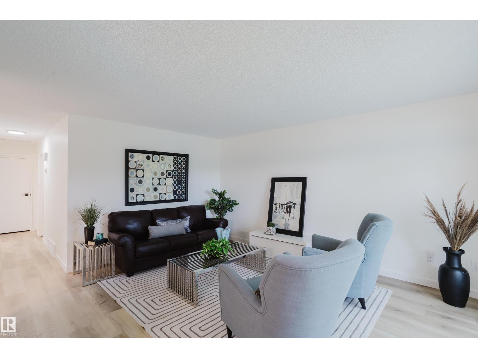 11208 69 ST NW