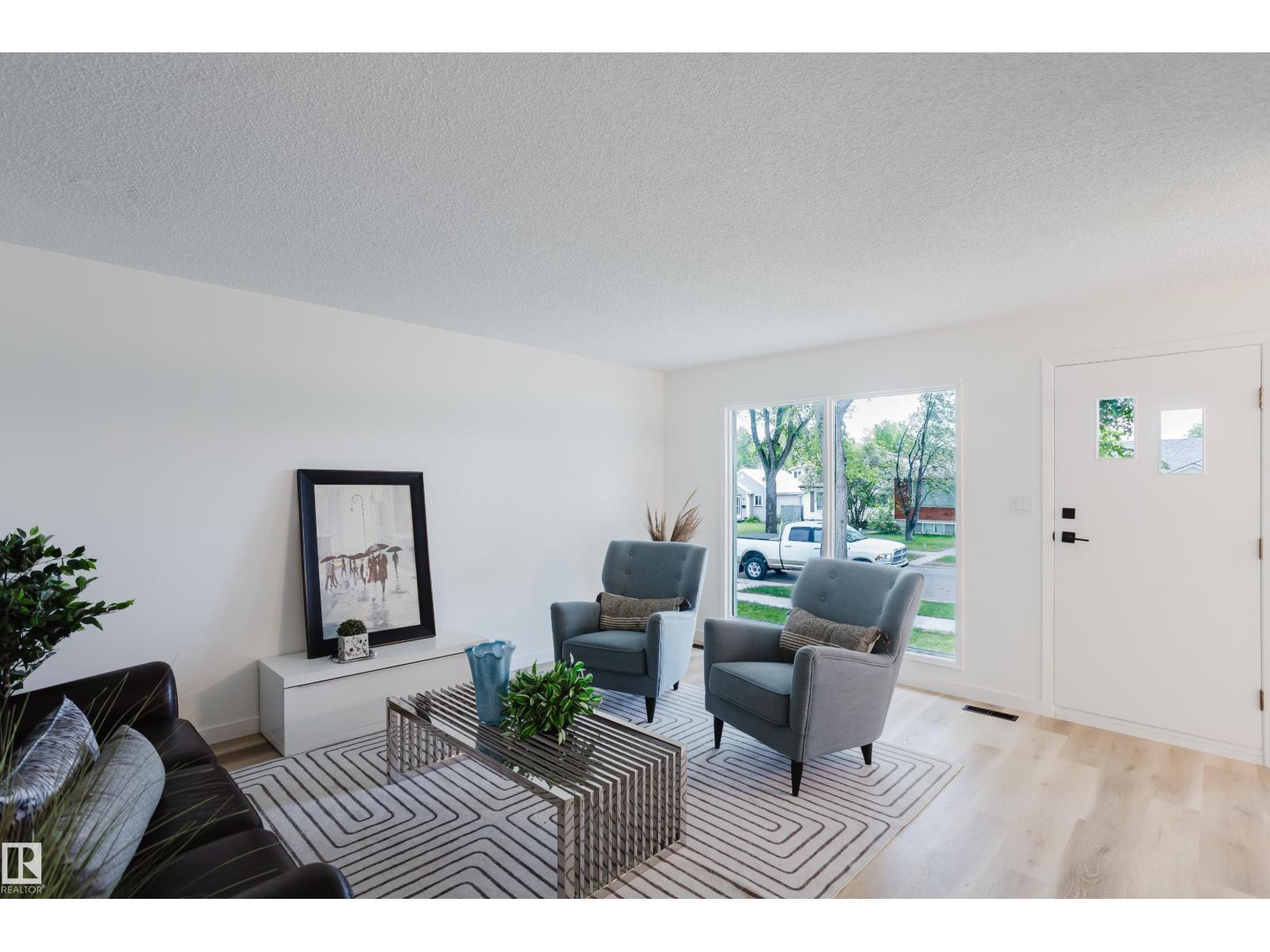 11208 69 ST NW
