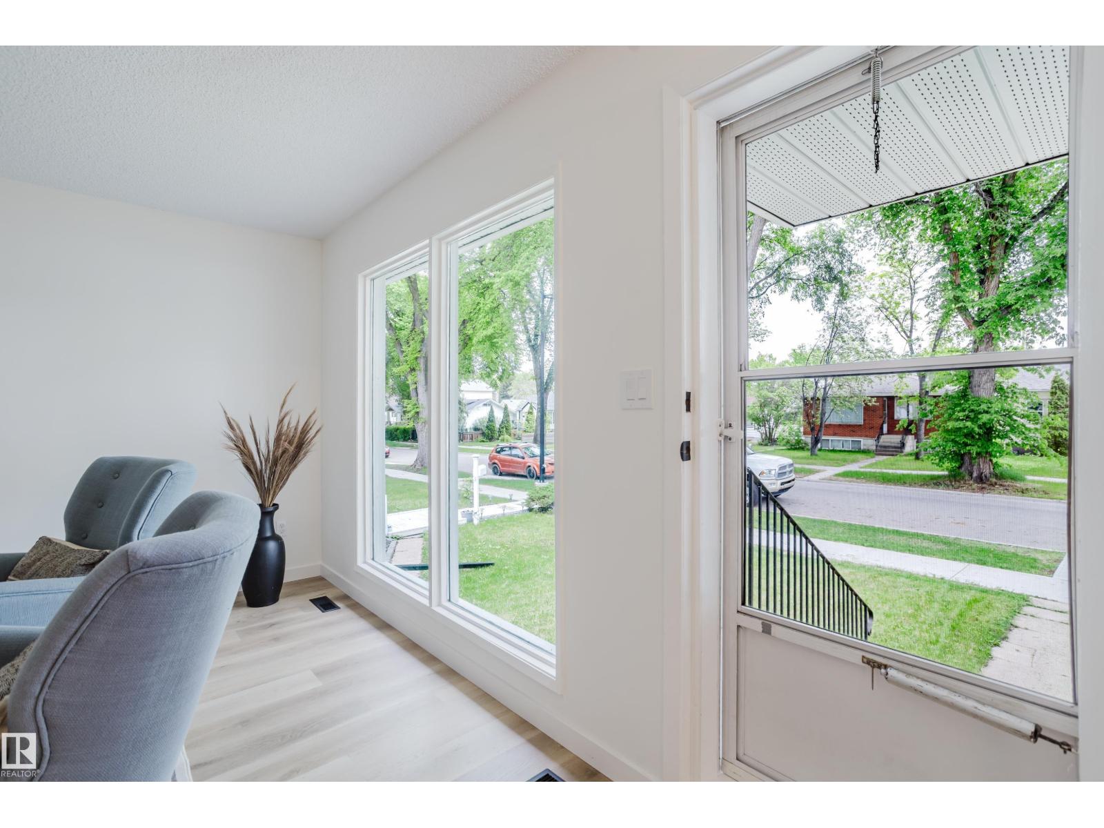 11208 69 ST NW