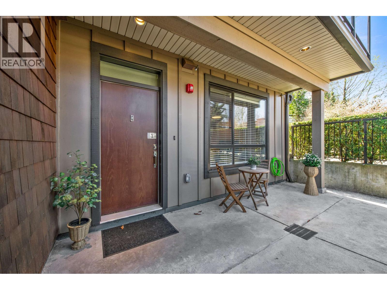 1 3728 THURSTON STREET