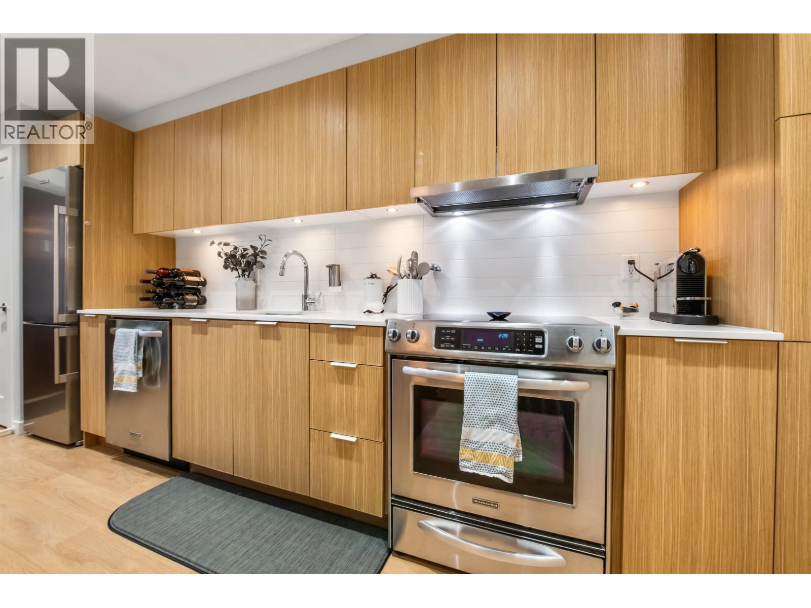 1 3728 THURSTON STREET