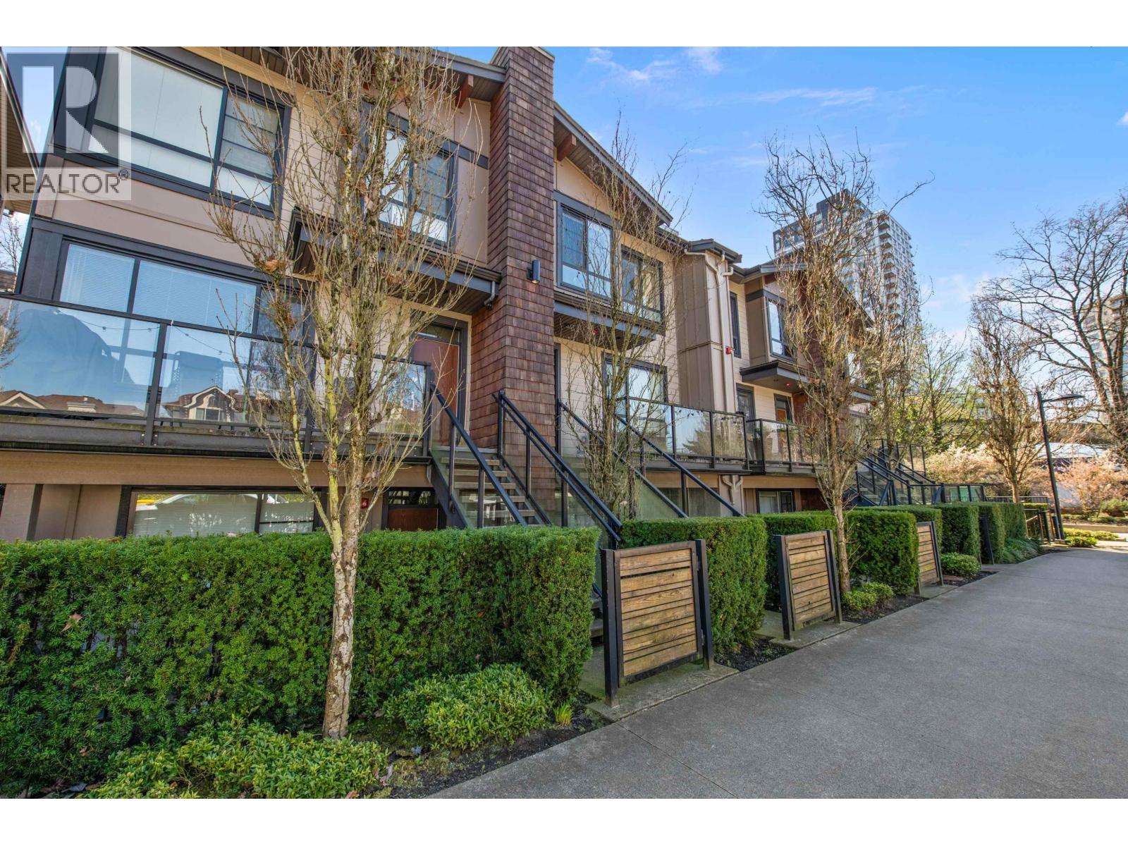 1 3728 THURSTON STREET