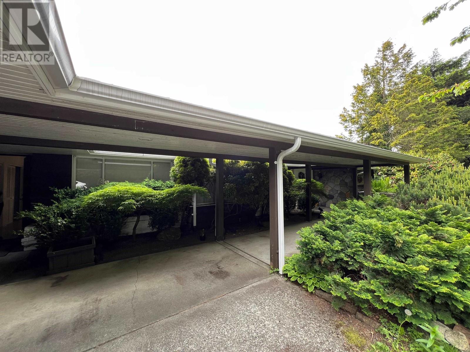 875 EYREMOUNT DRIVE