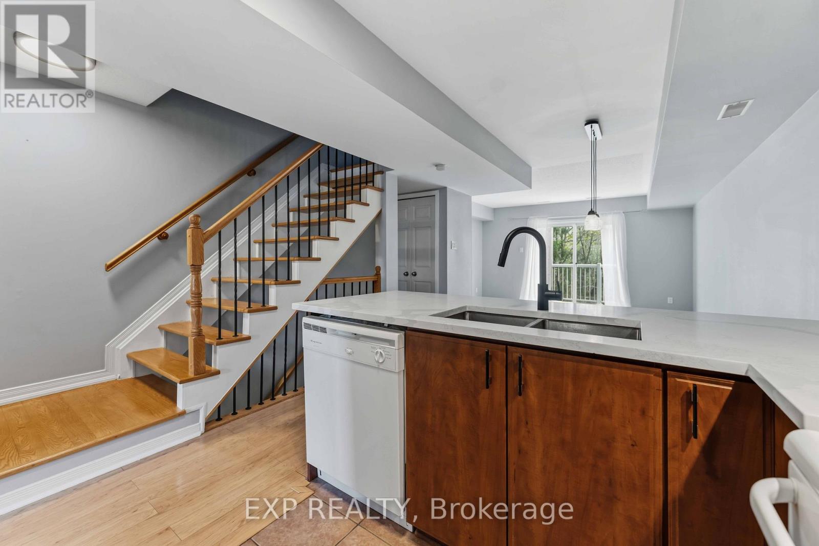 81 STRATHAVEN PRIVATE