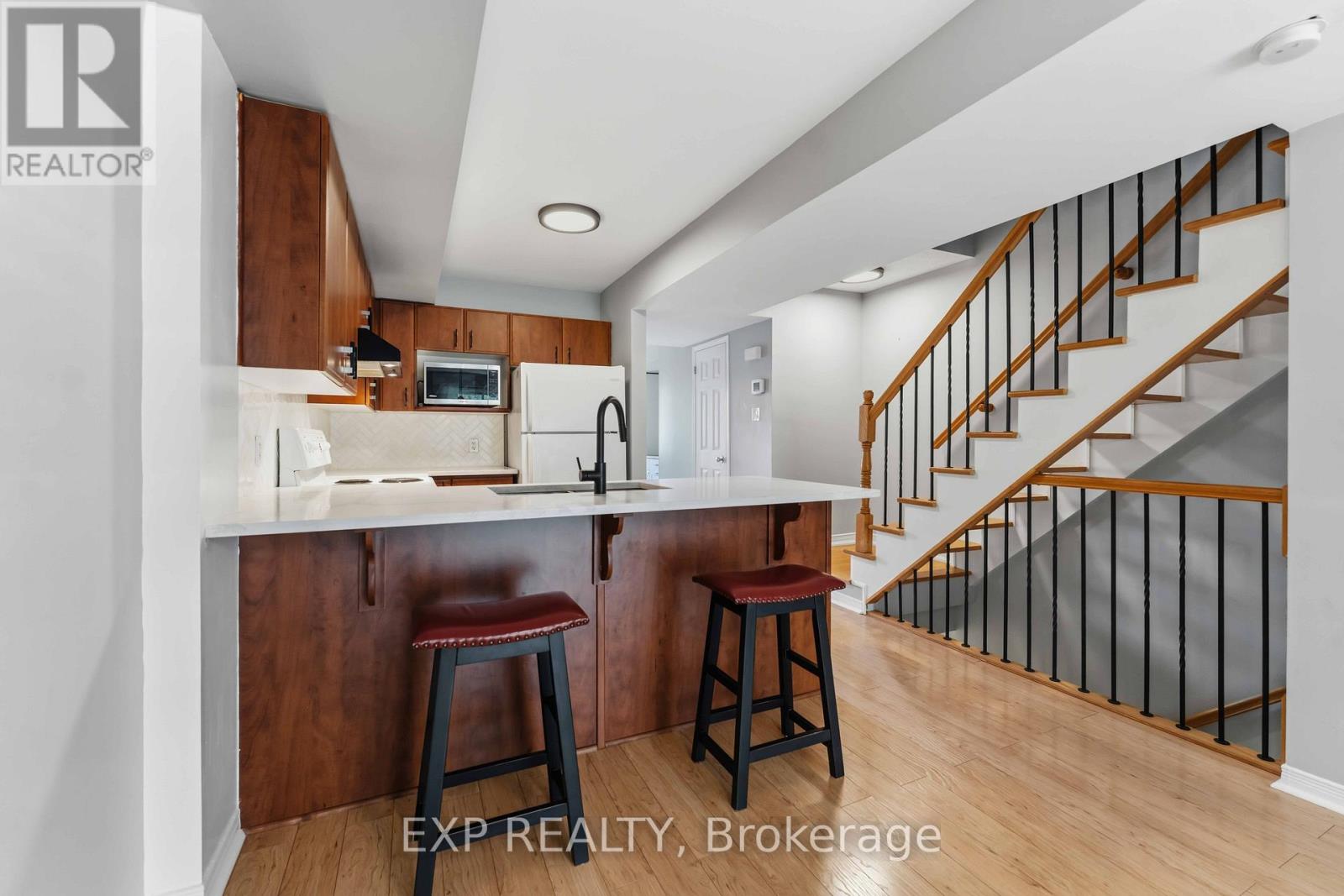 81 STRATHAVEN PRIVATE