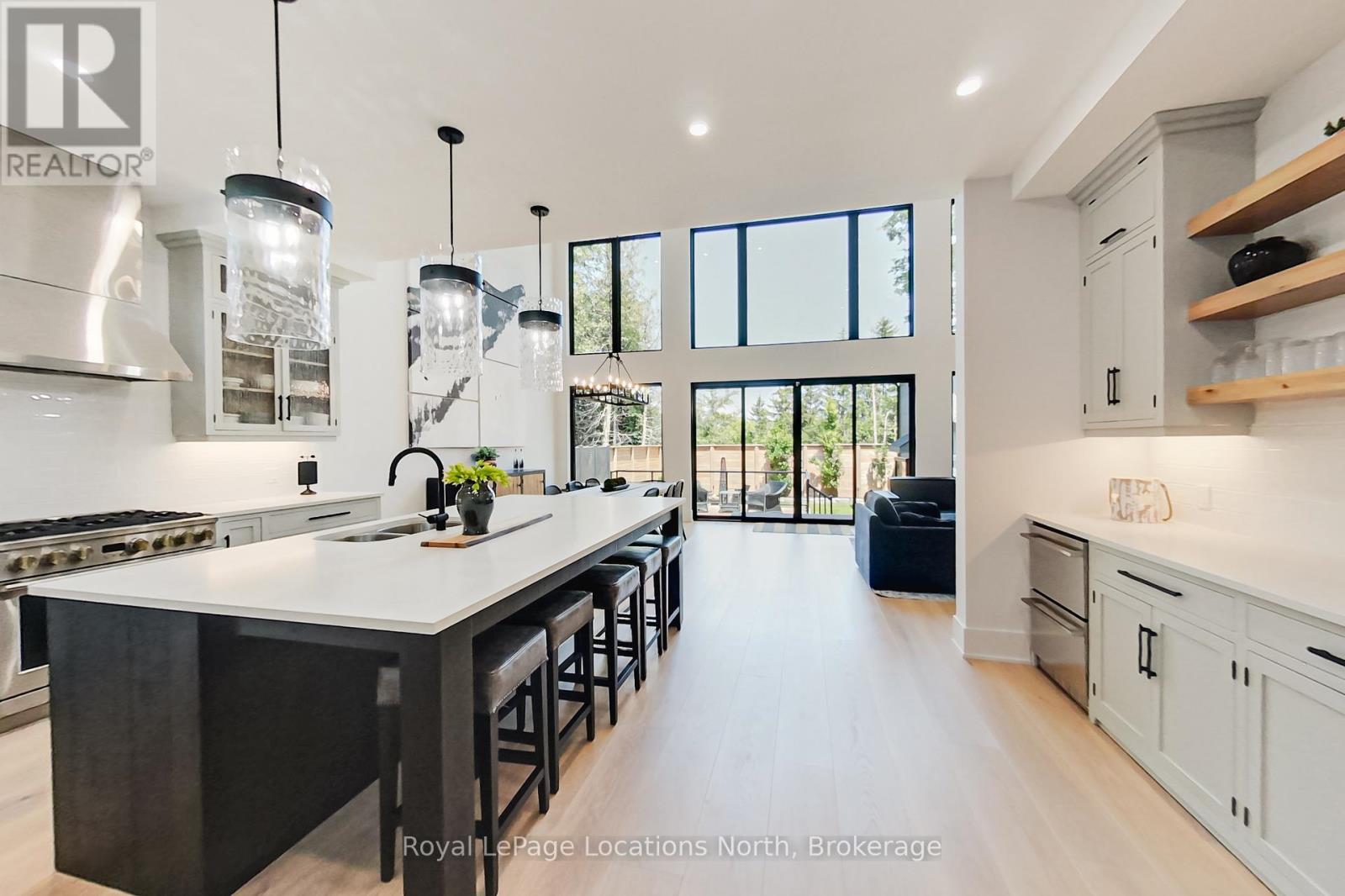 74 ARTHUR STREET E