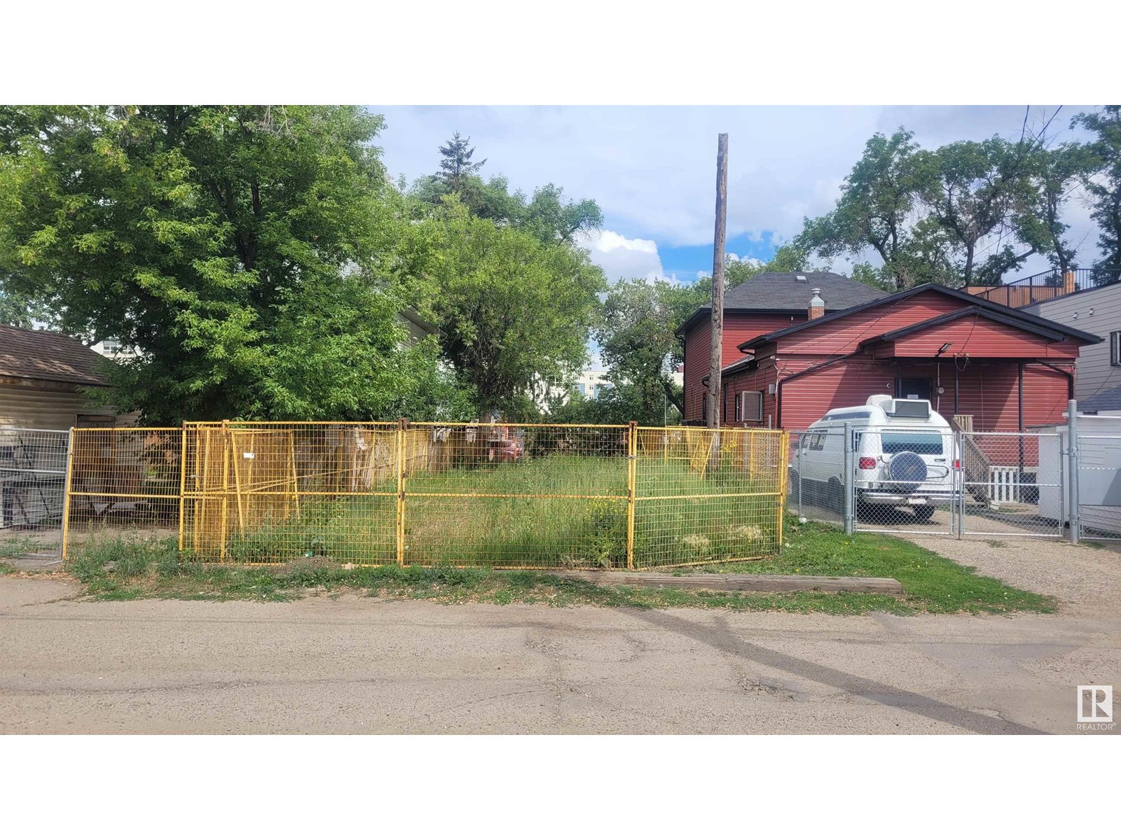 9523 103 AV NW