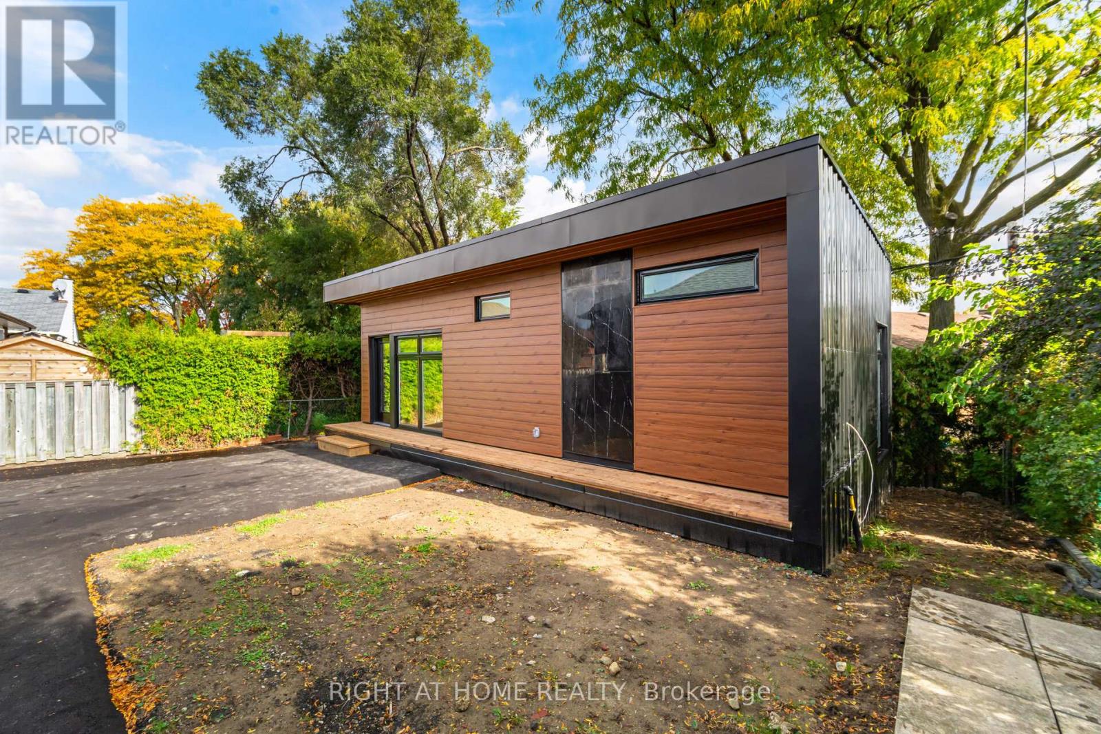 GARDEN SUITE - 25 TEMPLAR DRIVE