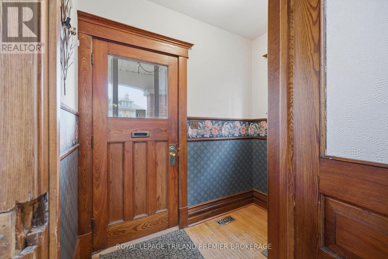 238 RIDOUT STREET S