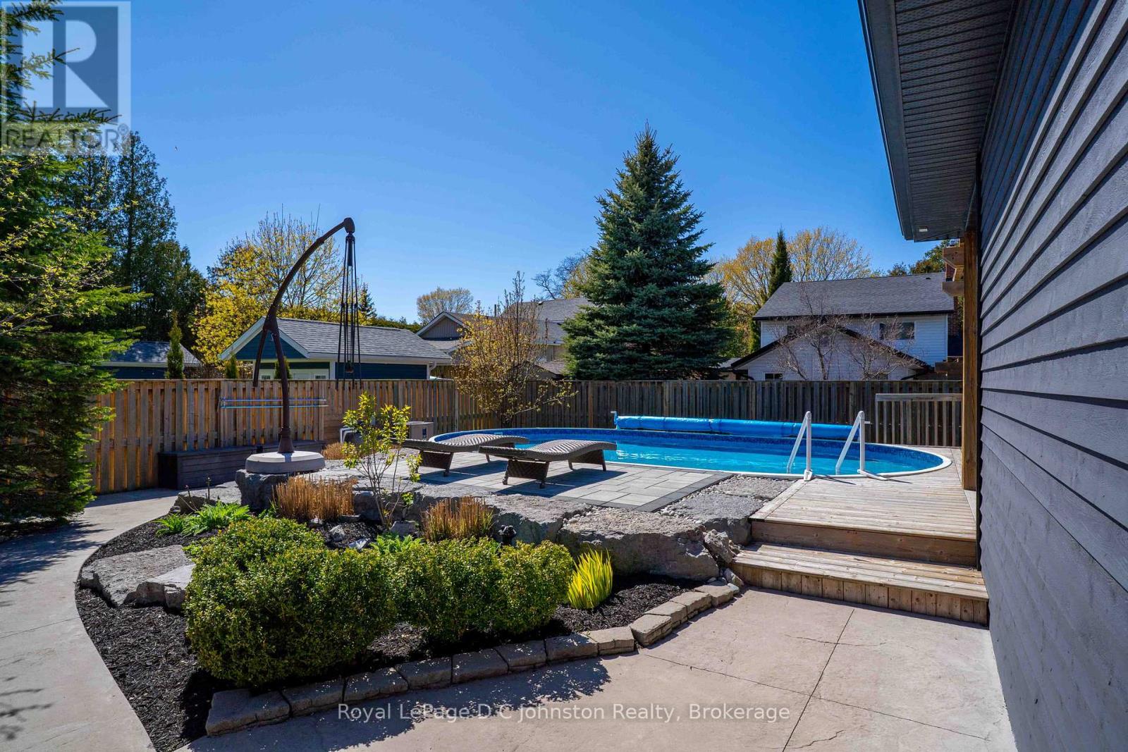 171 HURON STREET S