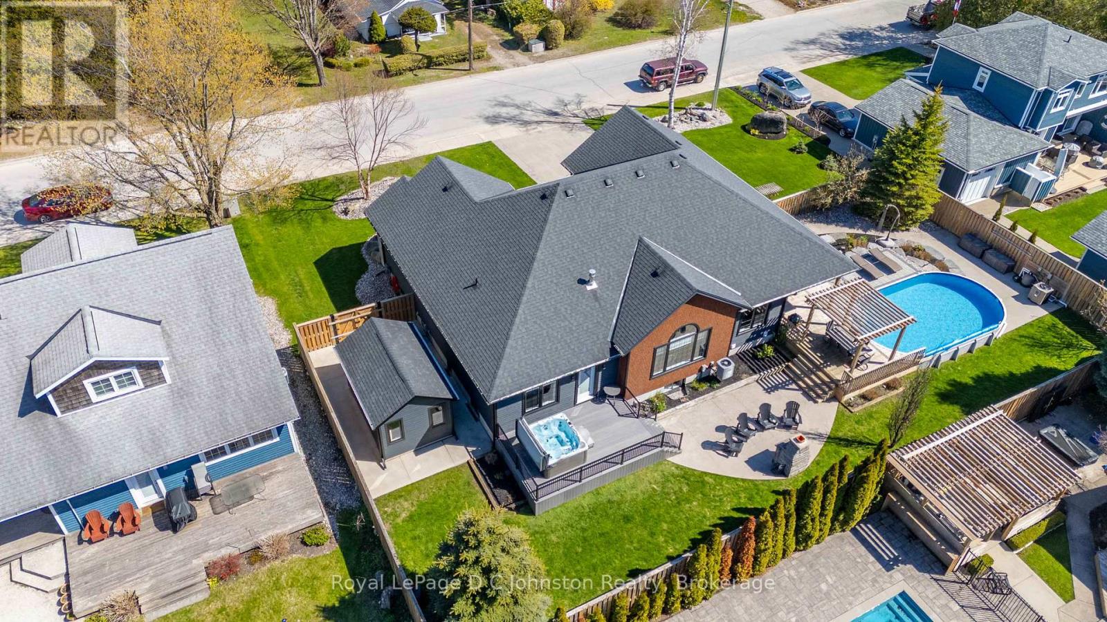 171 HURON STREET S