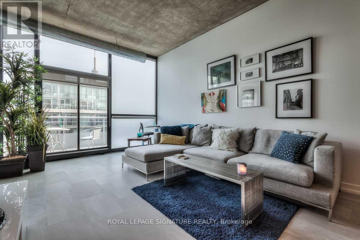 909 - 60 BATHURST STREET