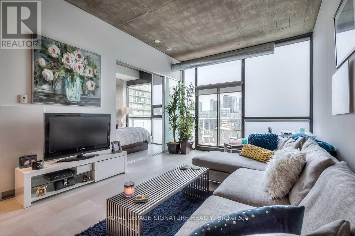 909 - 60 BATHURST STREET