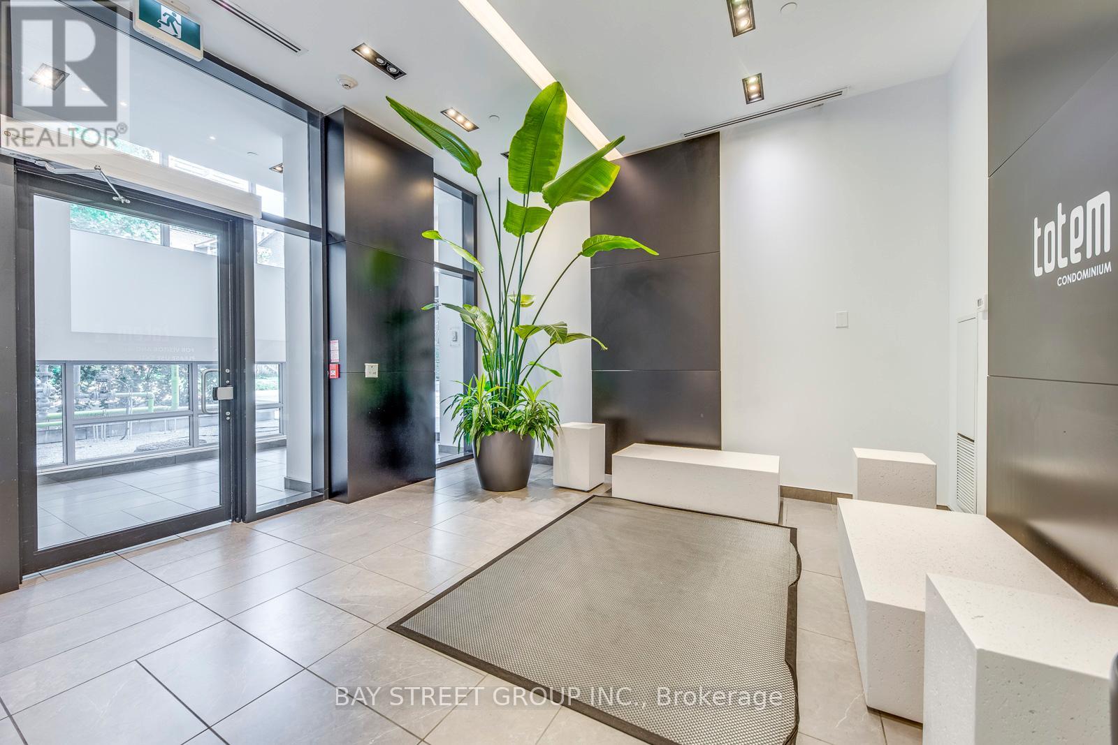 1601 - 17 DUNDONALD STREET