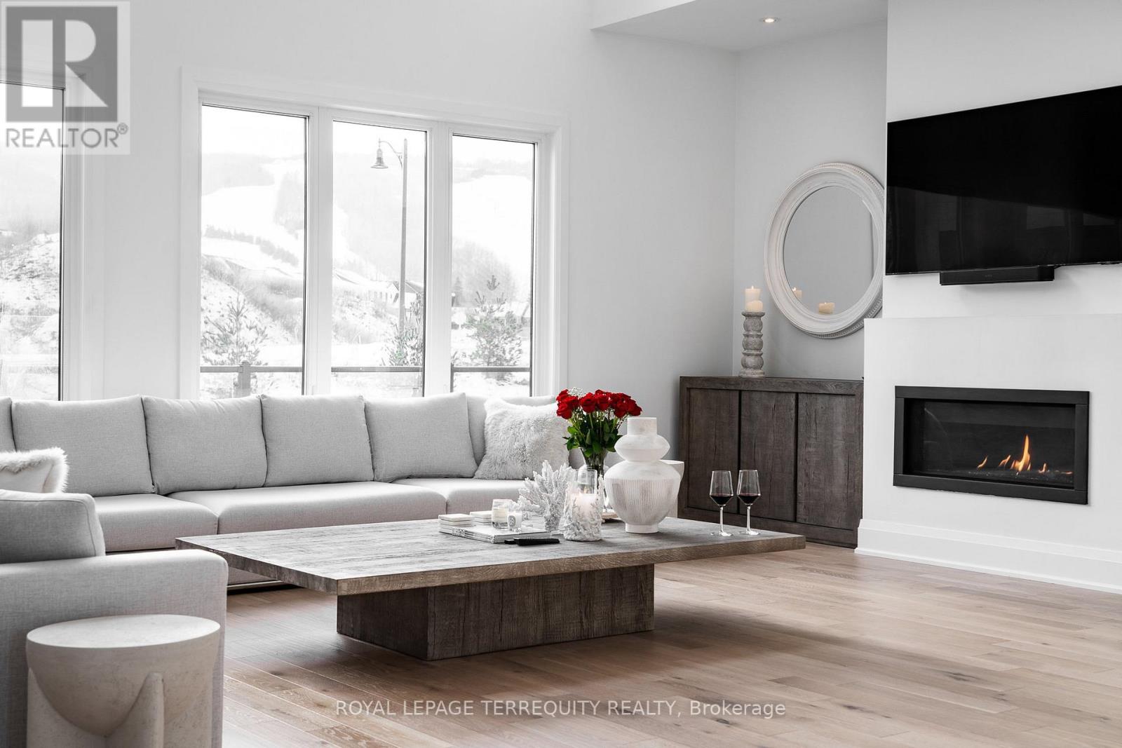 109 STILLWATER CRESCENT