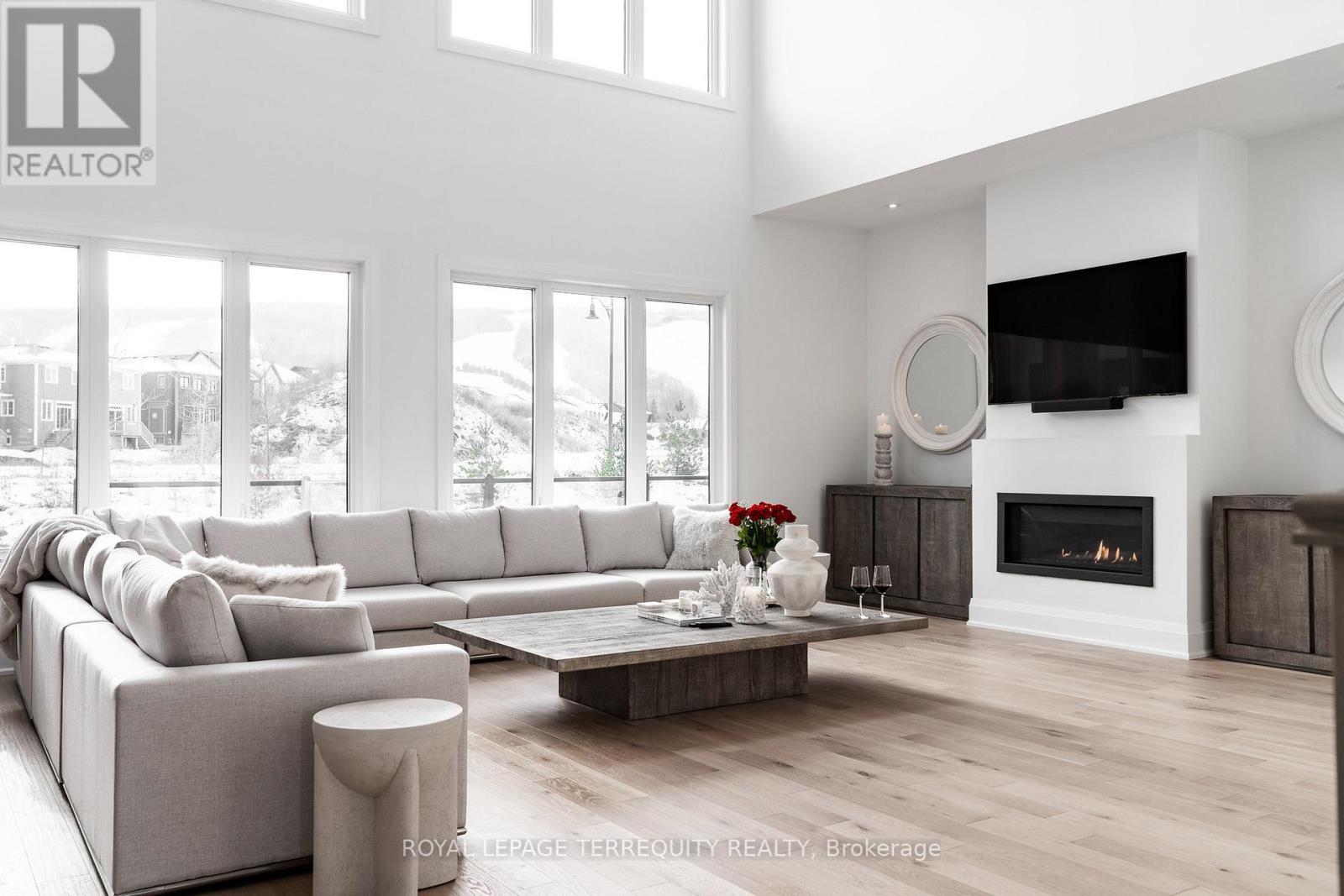 109 STILLWATER CRESCENT