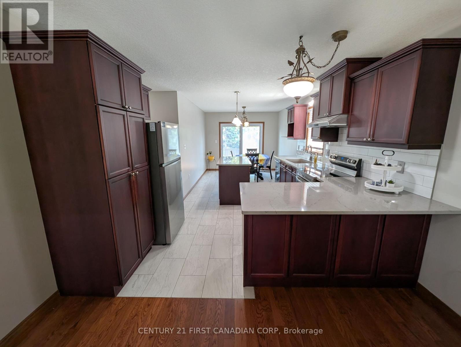 55 QUEENSWAY DRIVE