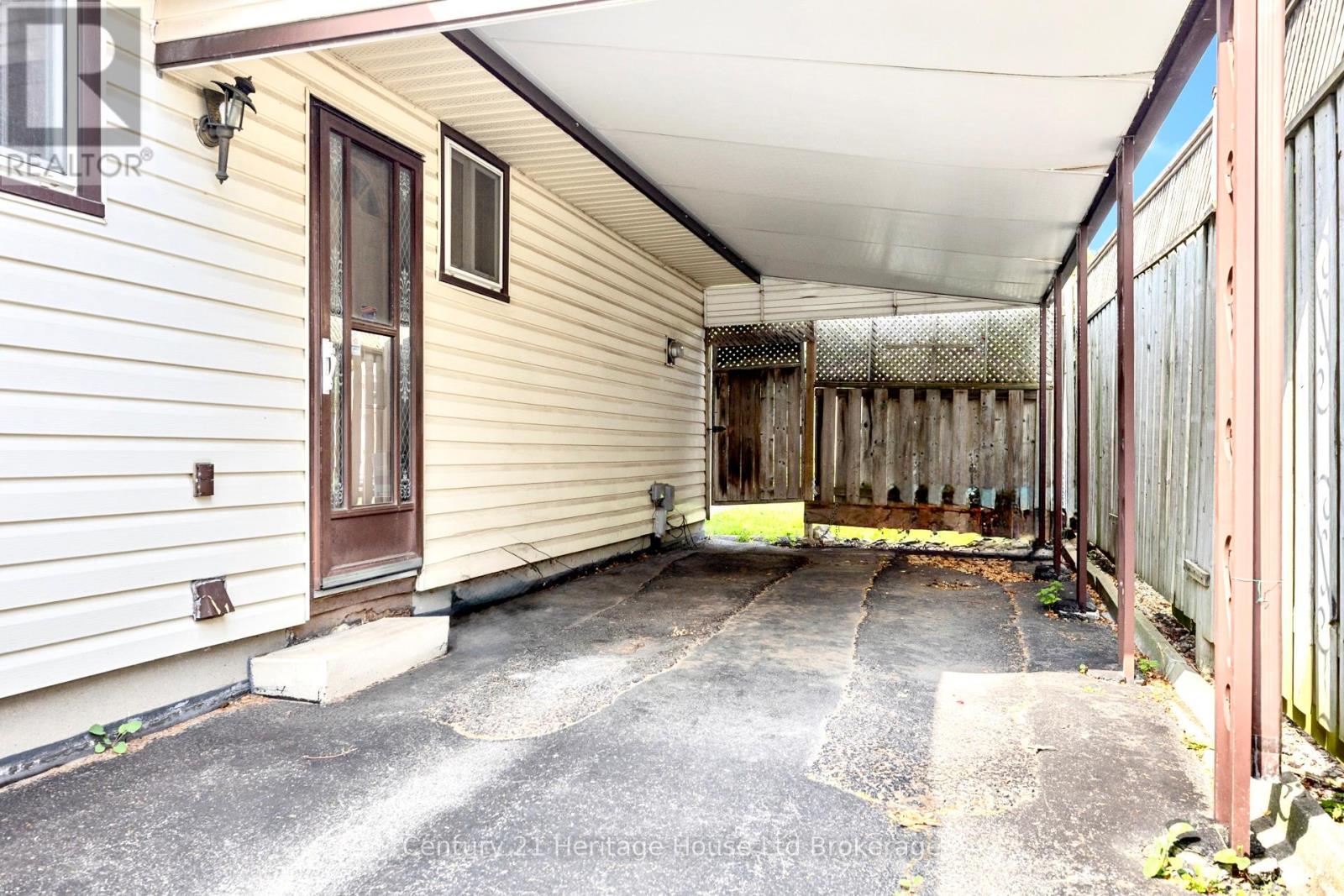 34 DUDLEY CRESCENT