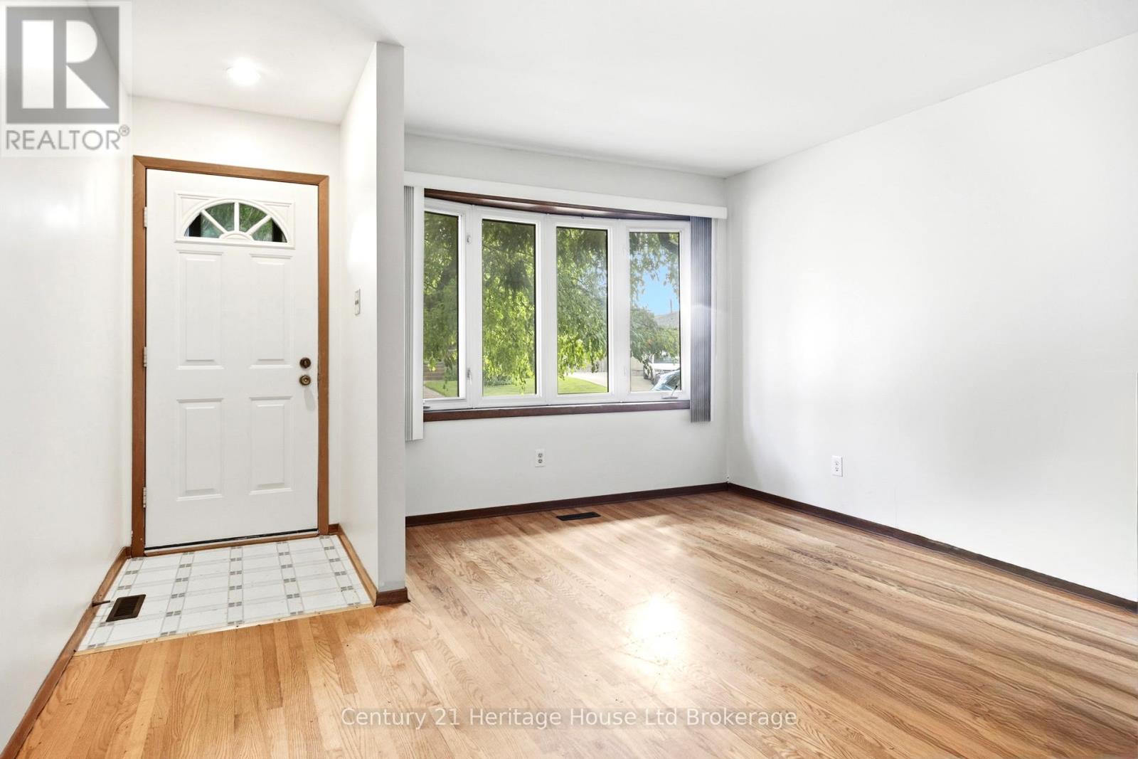 34 DUDLEY CRESCENT