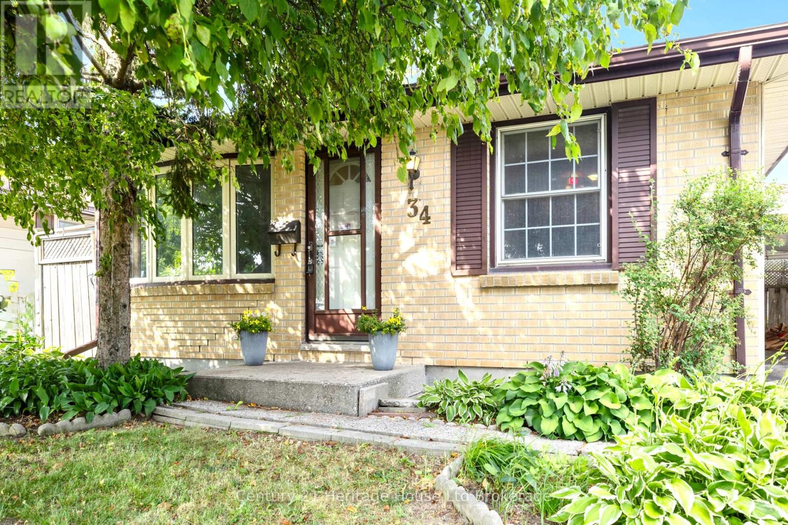 34 DUDLEY CRESCENT