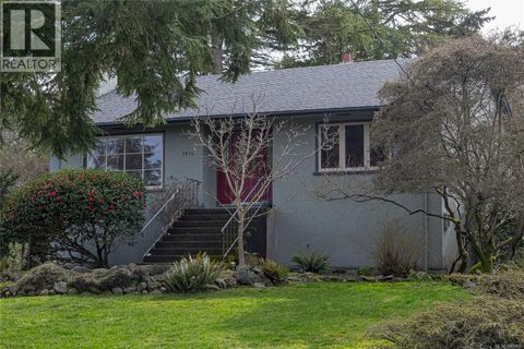 2015 Runnymede Ave Oak Bay BC V8S2V5