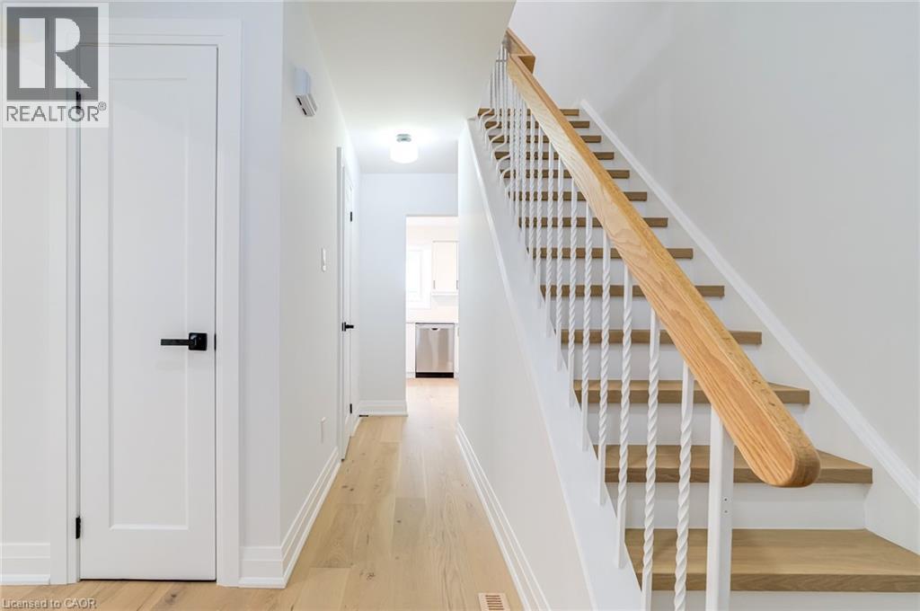 5475 LAKESHORE Road Unit# 4