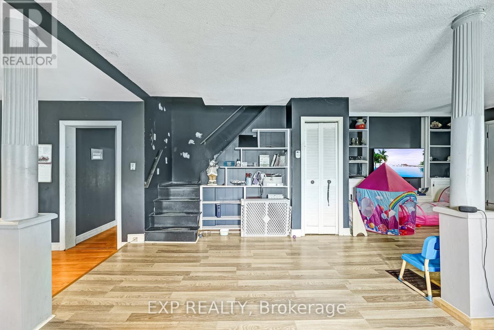 56 VICTORIA AVENUE E