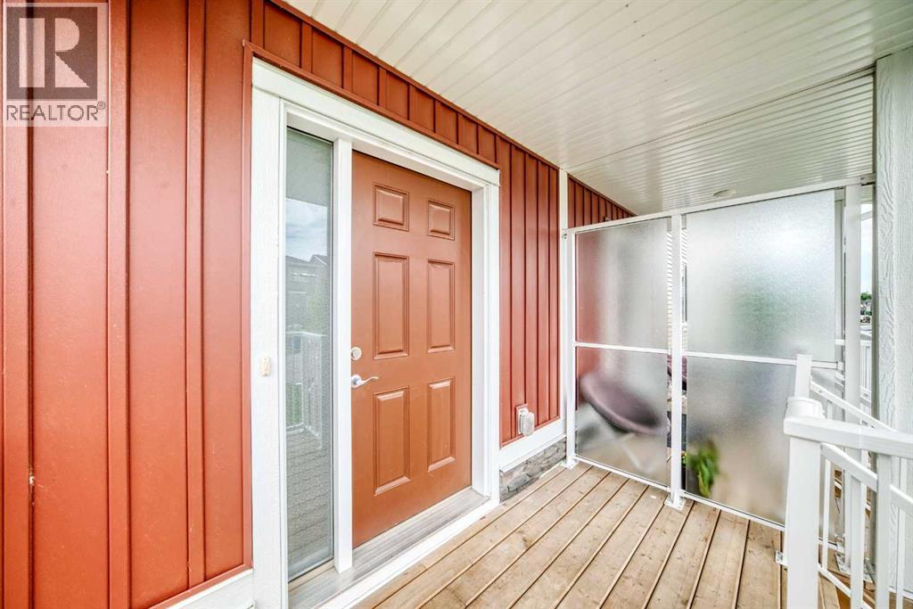 716, 32 Red Embers Parade NE