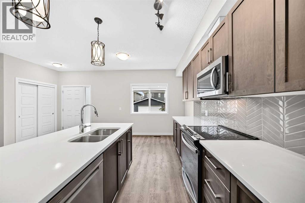 716, 32 Red Embers Parade NE