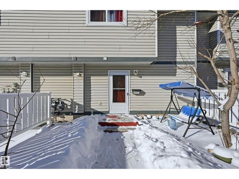 1482 LAKEWOOD RD W NW Edmonton AB T6K3M2