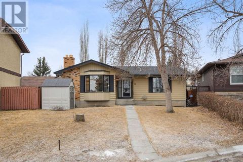 52 Berwick Court NW Calgary AB T3K1C7
