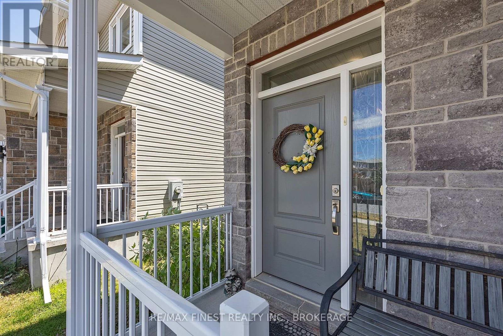 898 RIVERVIEW WAY