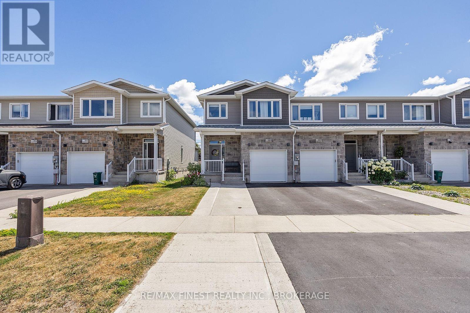 898 RIVERVIEW WAY